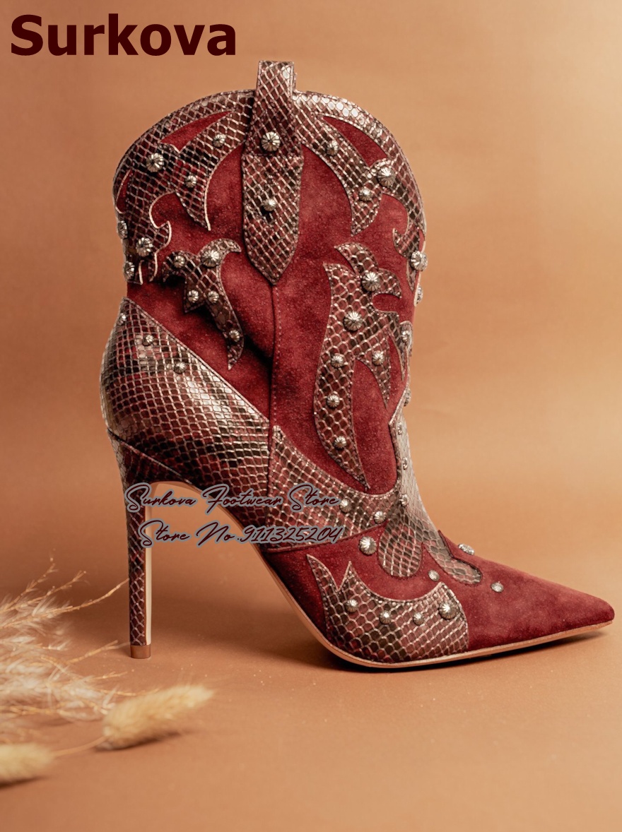 Western Cowgirl Boot - รองเท้าบูทข้อเท้าสไตล์คาวเกิร์ลแบบวินเทจของ Surkova ตกแต่งด้วยหนังงูแบบแพทช์เวิร์ค หนังกลับประดับหมุด ส้นเข็มสูง ปลายแหลม