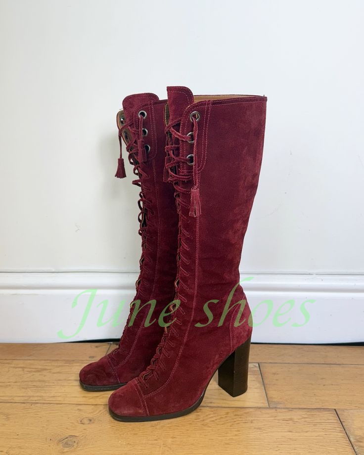 Western Cowgirl Boot - รองเท้าบูทผู้หญิงสีแดงเบอร์กันดี หนังกลับเทียม แบบผูกเชือก ปลายมน ดีไซน์พู่ห้อย สไตล์วินเทจ