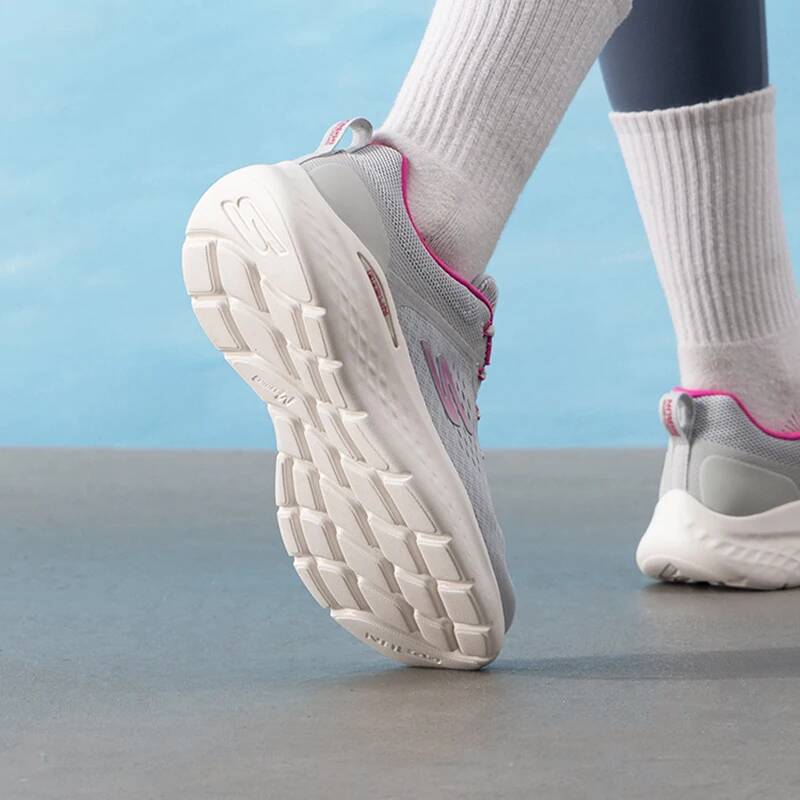 รองเท้าวิ่งผู้หญิง Skechers รุ - Women Shoes Hong Kong บทวิจารณ์และราคา
